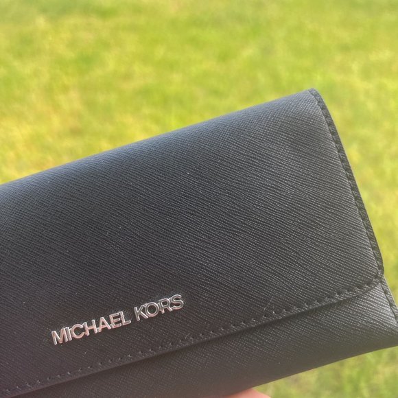 MICHAEL KORS MK JET SET TRAVEL LARGE TRIFOLD WALLET CLUTCH LEATHER BLACK SILVER - Picture 2 of 4